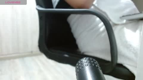 Snapshot of _tinyrousse_ chatting on 05-17-26, 01:03 Rousse online show from 05-17-26, 01:03