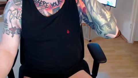 Snapshot of _trythis_ chatting on 05-10-26, 04:06 _trythis_ online show from 05-10-26, 04:06