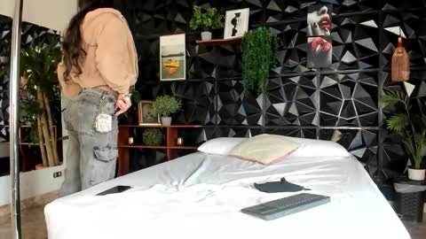 _valentina_69 online show from 10-17-25, 02:19