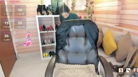 Snapshot of _victoria_collins chatting on 04-23-26, 10:47 Sol online show from 04-23-26, 10:47