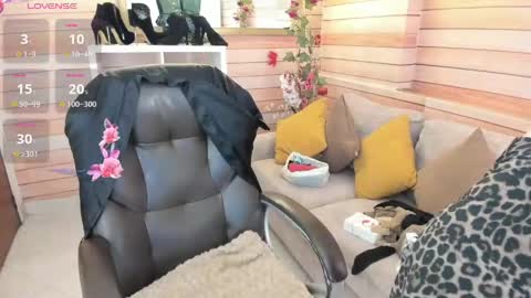 Snapshot of _victoria_collins chatting on 04-25-26, 11:02 Sol online show from 04-25-26, 11:02
