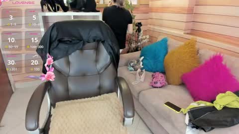 Snapshot of _victoria_collins chatting on 04-29-26, 10:52 Sol online show from 04-29-26, 10:52