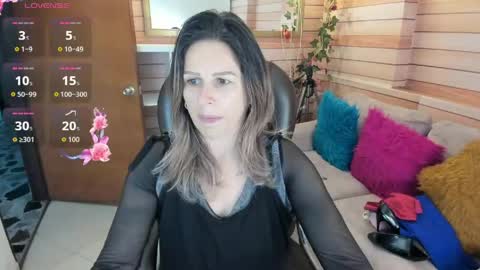 Snapshot of _victoria_collins chatting on 05-04-26, 10:55 Sol online show from 05-04-26, 10:55