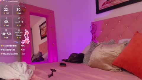 Snapshot of _victoria_florez chatting on 12-13-24, 10:02 VICTORIA online show from 12-13-24, 10:02