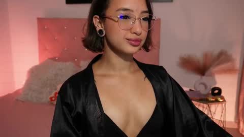 Snapshot of _victoria_florez chatting on 03-11-25, 11:37 VICTORIA online show from 03-11-25, 11:37