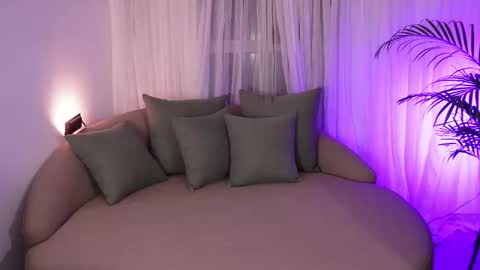 Snapshot of _victoria_florez chatting on 09-27-25, 01:21 VICTORIA online show from 09-27-25, 01:21