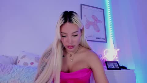 Snapshot of _viioletweekend_ chatting on 03-09-25, 09:03 online show from 03-09-25, 09:03