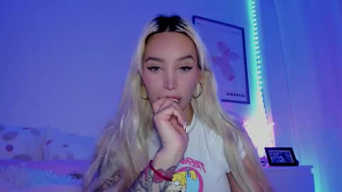 Snapshot of _viioletweekend_ chatting on 03-12-25, 09:35 online show from 03-12-25, 09:35