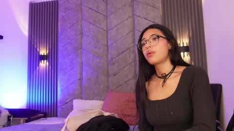 Snapshot of _viollettenoir_ chatting on 05-16-26, 08:29 online show from 05-16-26, 08:29