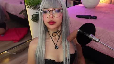 Snapshot of _viollettenoir_ chatting on 06-08-26, 09:15 online show from 06-08-26, 09:15