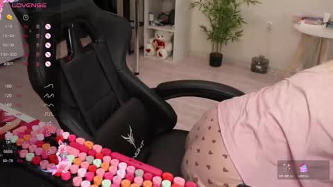 Alis online show from 11-26-25, 10:27