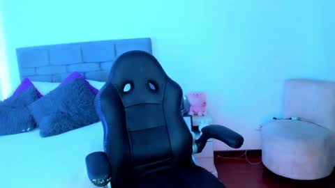 Snapshot of _viviana chatting on 12-26-24, 07:05 INSTAGRAM pinzon viviana online show from 12-26-24, 07:05