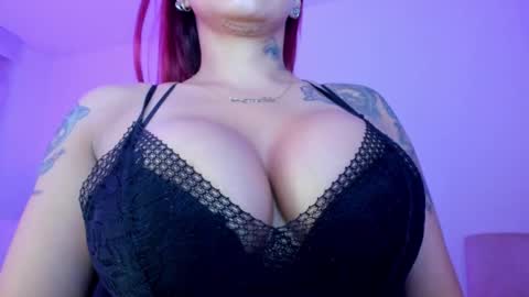 Snapshot of _viviana chatting on 02-21-26, 01:39 INSTAGRAM pinzon viviana online show from 02-21-26, 01:39