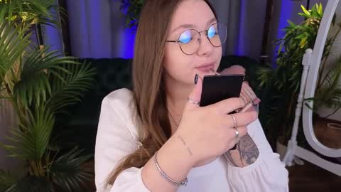 Wendy online show from 12-14-24, 01:49