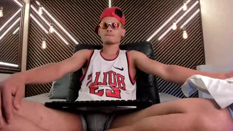  white fox  online show from 02-14-25, 03:33