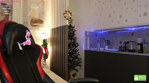 Snapshot of _whoareu_ chatting on 12-25-24, 10:28 Kristina online show from 12-25-24, 10:28