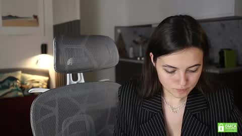 Snapshot of _whoareu_ chatting on 09-26-25, 01:15 Kristina online show from 09-26-25, 01:15