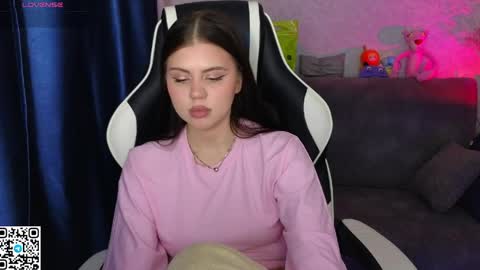 Fiona and Wayne online show from 04-11-26, 02:21