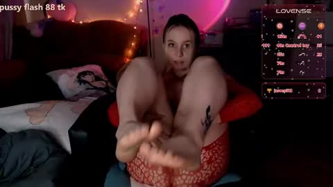 Snapshot of _wikki_ chatting on 02-15-25, 06:12 Tory lavender - MV online show from 02-15-25, 06:12