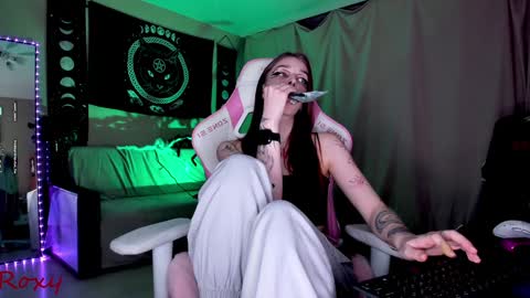 Roxy online show from 12-25-24, 07:34