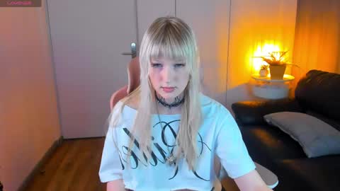 Snapshot of _yummi_ chatting on 04-03-26, 06:50 Emy online show from 04-03-26, 06:50