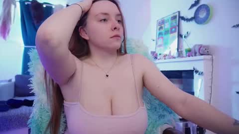 Snapshot of _yummy_girl_ chatting on 03-28-26, 10:26 Polly online show from 03-28-26, 10:26