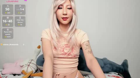 Snapshot of _yuriko chatting on 05-13-26, 10:49 Mia online show from 05-13-26, 10:49