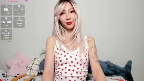 Snapshot of _yuriko chatting on 05-16-26, 10:41 Mia online show from 05-16-26, 10:41