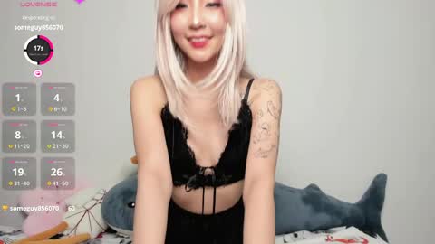 Snapshot of _yuriko chatting on 05-20-26, 10:27 Mia online show from 05-20-26, 10:27