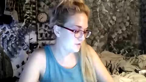 Snapshot of a6909 chatting on 12-30-24, 07:11 Bree Anna online show from 12-30-24, 07:11