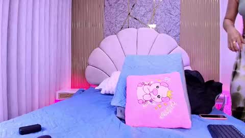 Aisha online show from 11-19-25, 11:54