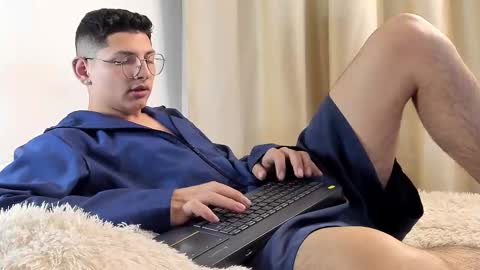 alejo online show from 02-10-25, 03:03