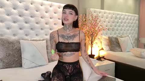 Luni  online show from 09-17-25, 02:41