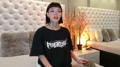 Luni  online show from 09-18-25, 01:13