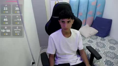 Snapshot of aaa_white chatting on 04-23-26, 04:46 KER online show from 04-23-26, 04:46