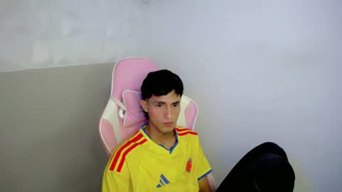Snapshot of aaa_white chatting on 06-20-26, 10:23 KER online show from 06-20-26, 10:23