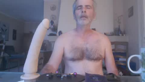 Snapshot of aalex1717 chatting on 06-16-26, 04:48 Aalex1717 online show from 06-16-26, 04:48