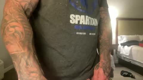 Snapshot of aaron846576 chatting on 11-11-25, 01:16 Canadashung online show from 11-11-25, 01:16