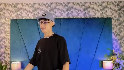 Aaron Ezequiel online show from 09-26-25, 09:52