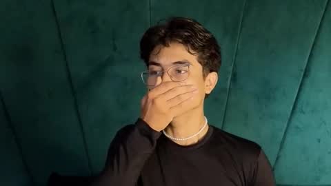 Aaron Ezequiel online show from 10-31-25, 10:00