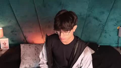 Snapshot of aaron_eze chatting on 05-02-26, 12:32 Aaron Ezequiel online show from 05-02-26, 12:32