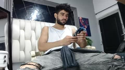 aaron_jones_1 online show from 04-19-26, 08:11