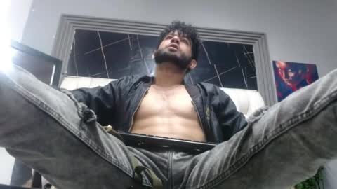 aaron_jones_1 online show from 06-01-26, 01:57