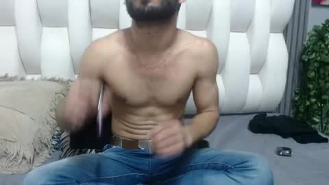aaron_jones_1 online show from 06-05-26, 03:02