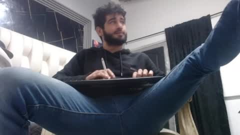 aaron_jones_1 online show from 06-07-26, 03:21