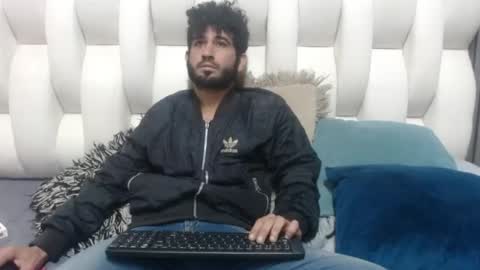 aaron_jones_1 online show from 06-09-26, 02:56