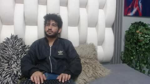 aaron_jones_1 online show from 06-10-26, 03:18