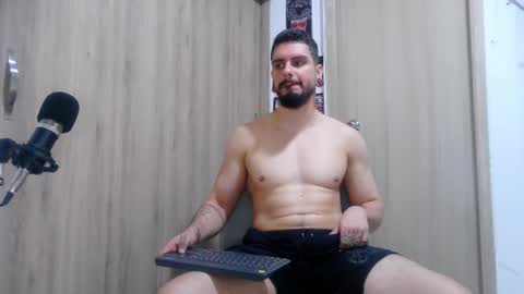 Aaron kwok online show from 11-11-25, 01:38