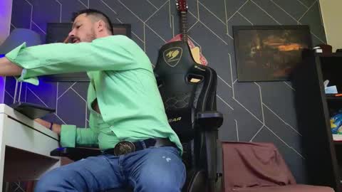 Aaron online show from 12-05-25, 05:49