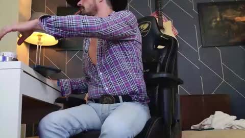 Aaron online show from 12-13-25, 07:53